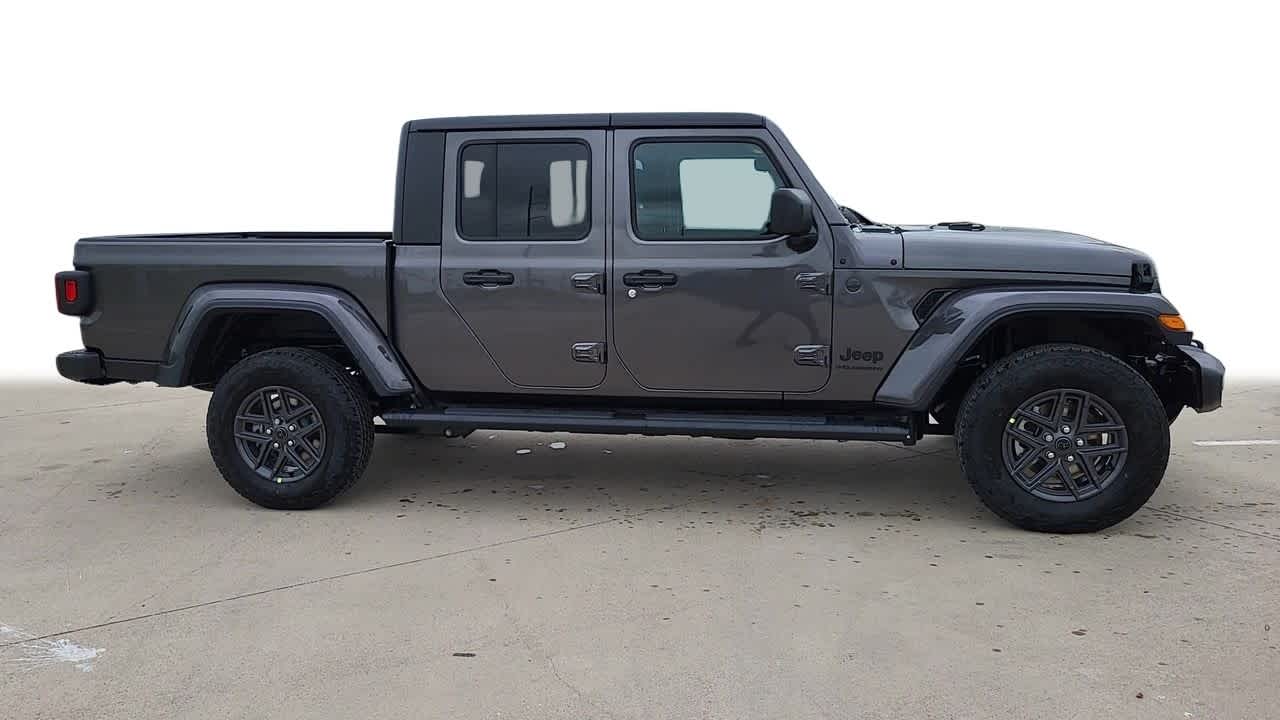 2024 Jeep Gladiator Sport S 4x4 9