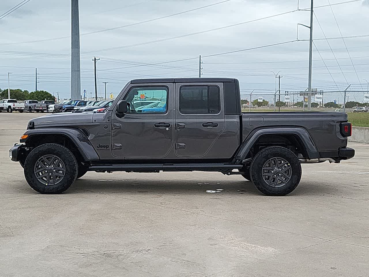 2024 Jeep Gladiator Sport S 4x4 11