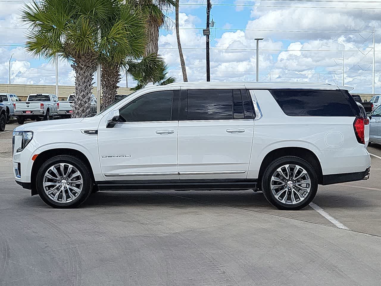 2021 GMC Yukon XL Denali 11