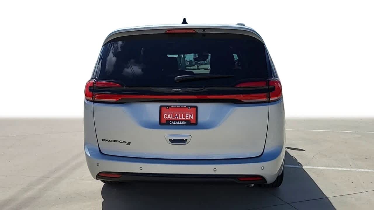 2024 Chrysler Pacifica Touring L 7