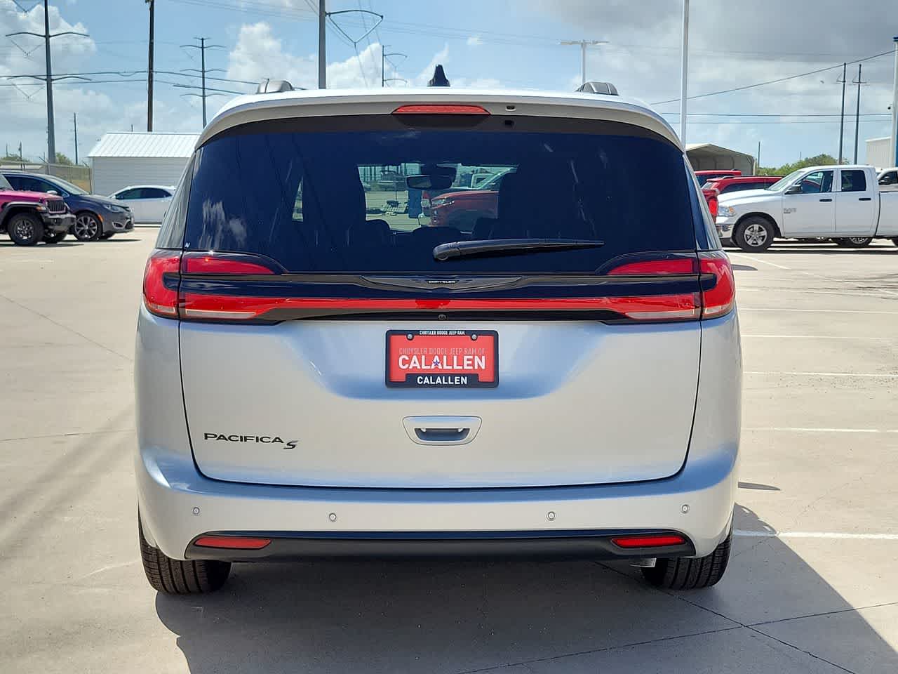 2024 Chrysler Pacifica Touring L 13