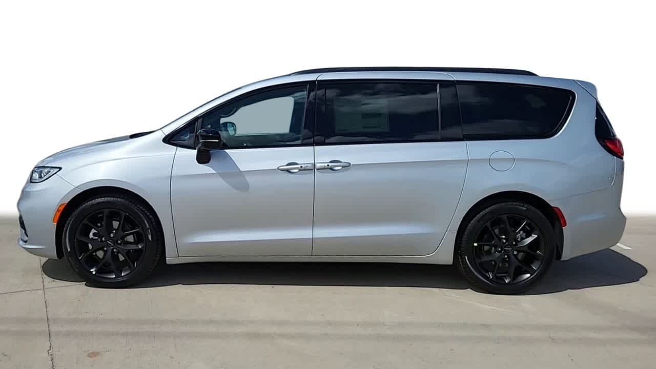 2024 Chrysler Pacifica Touring L 5