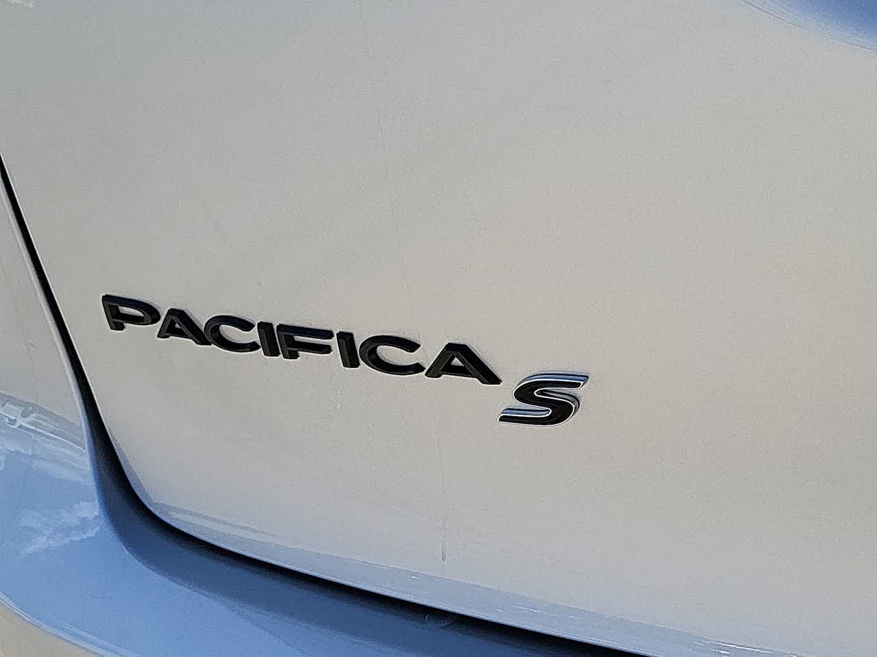 2024 Chrysler Pacifica Touring L 15