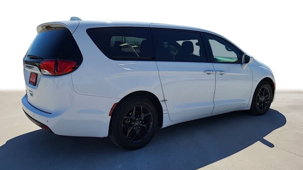 2020 Chrysler Pacifica Touring 8