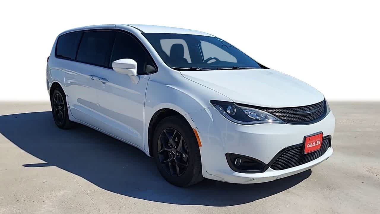 2020 Chrysler Pacifica Touring 2