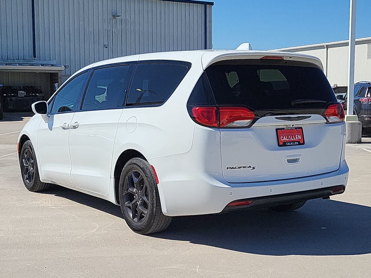 2020 Chrysler Pacifica Touring 12