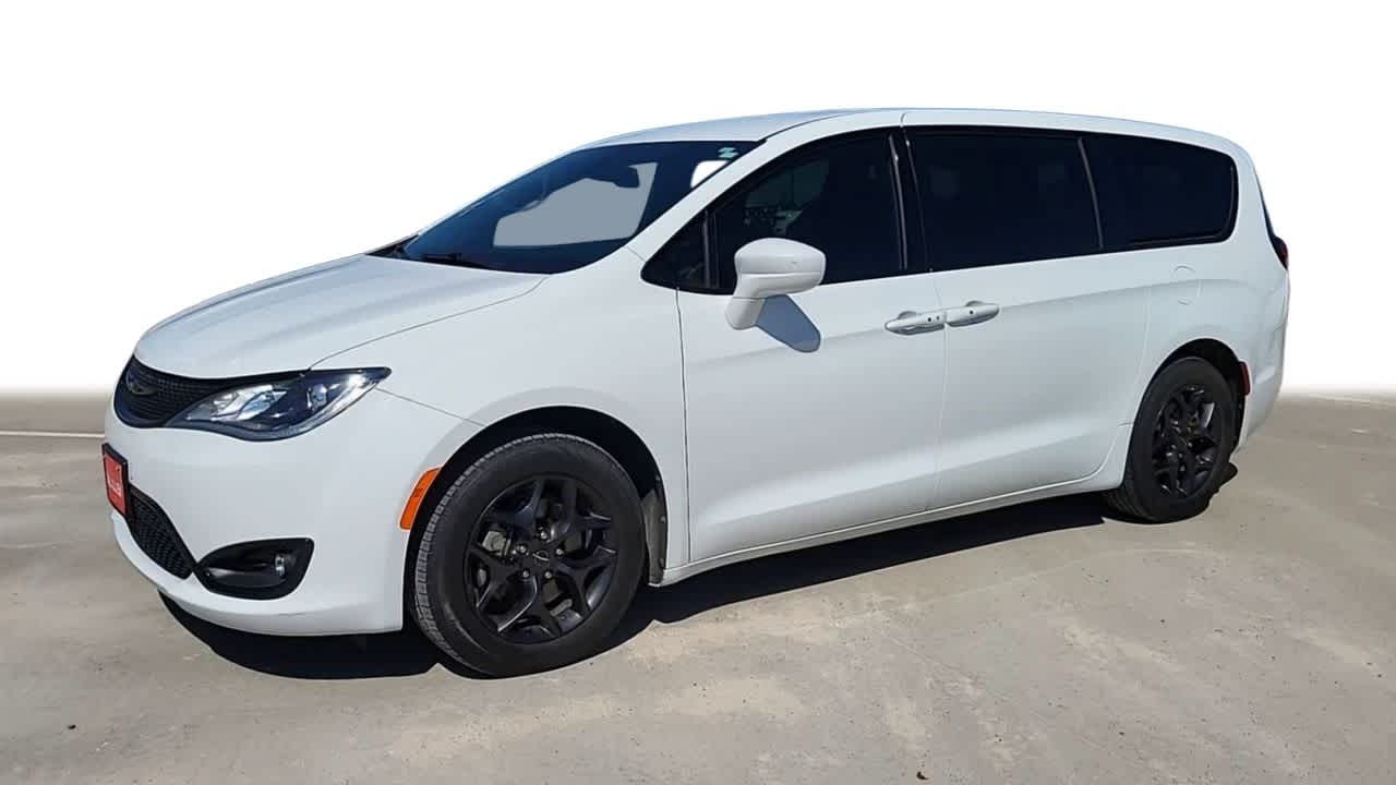 2020 Chrysler Pacifica Touring 4