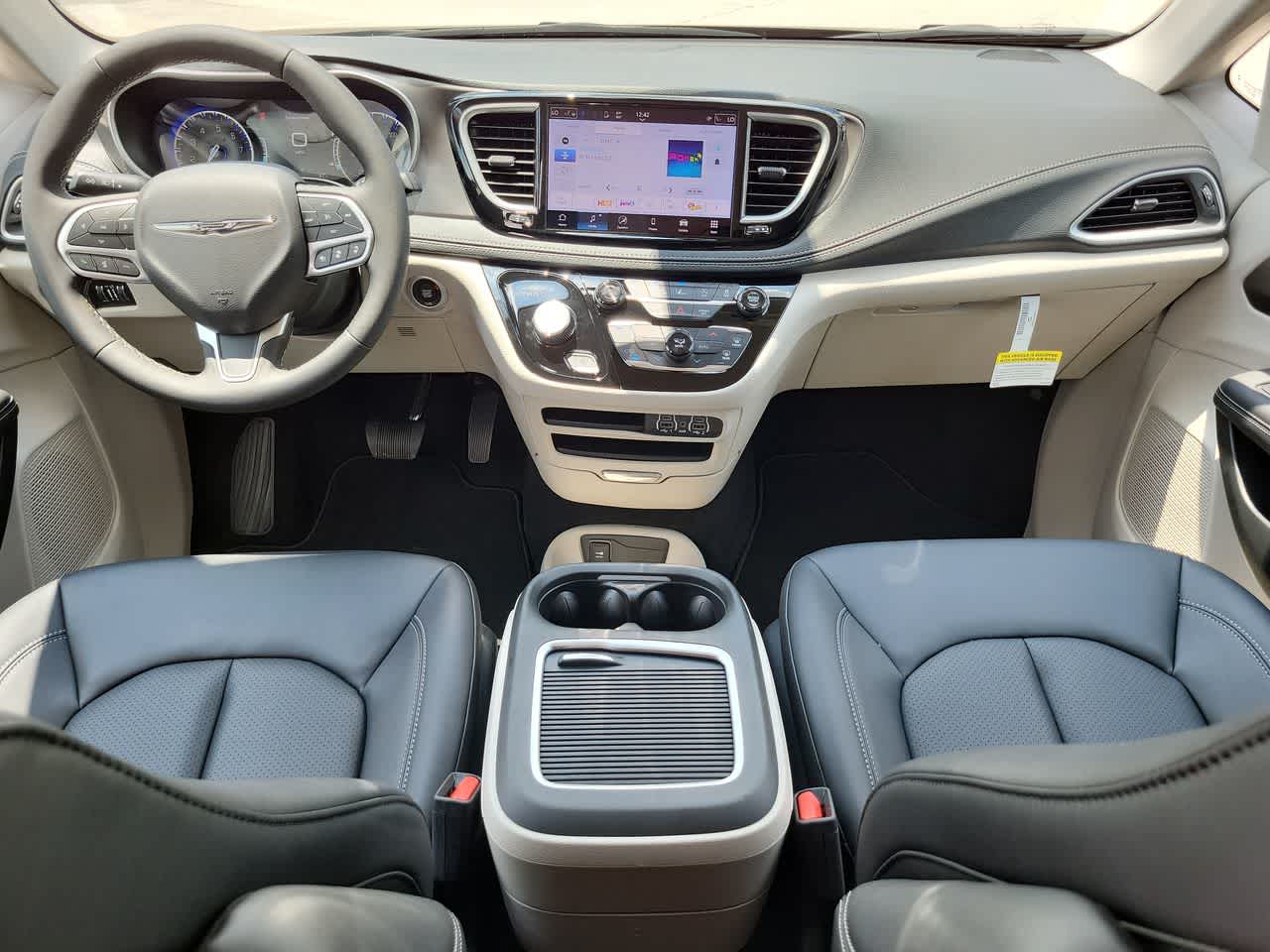 2024 Chrysler Pacifica Touring L 18