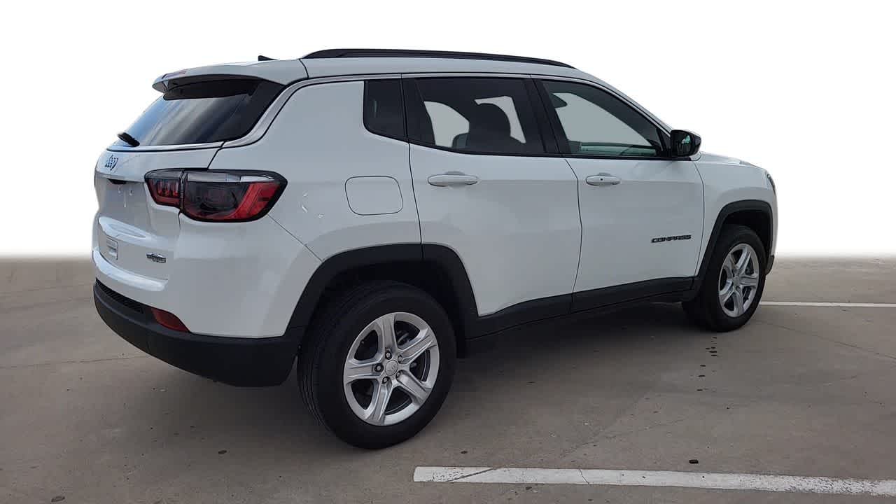 2023 Jeep Compass Latitude 8