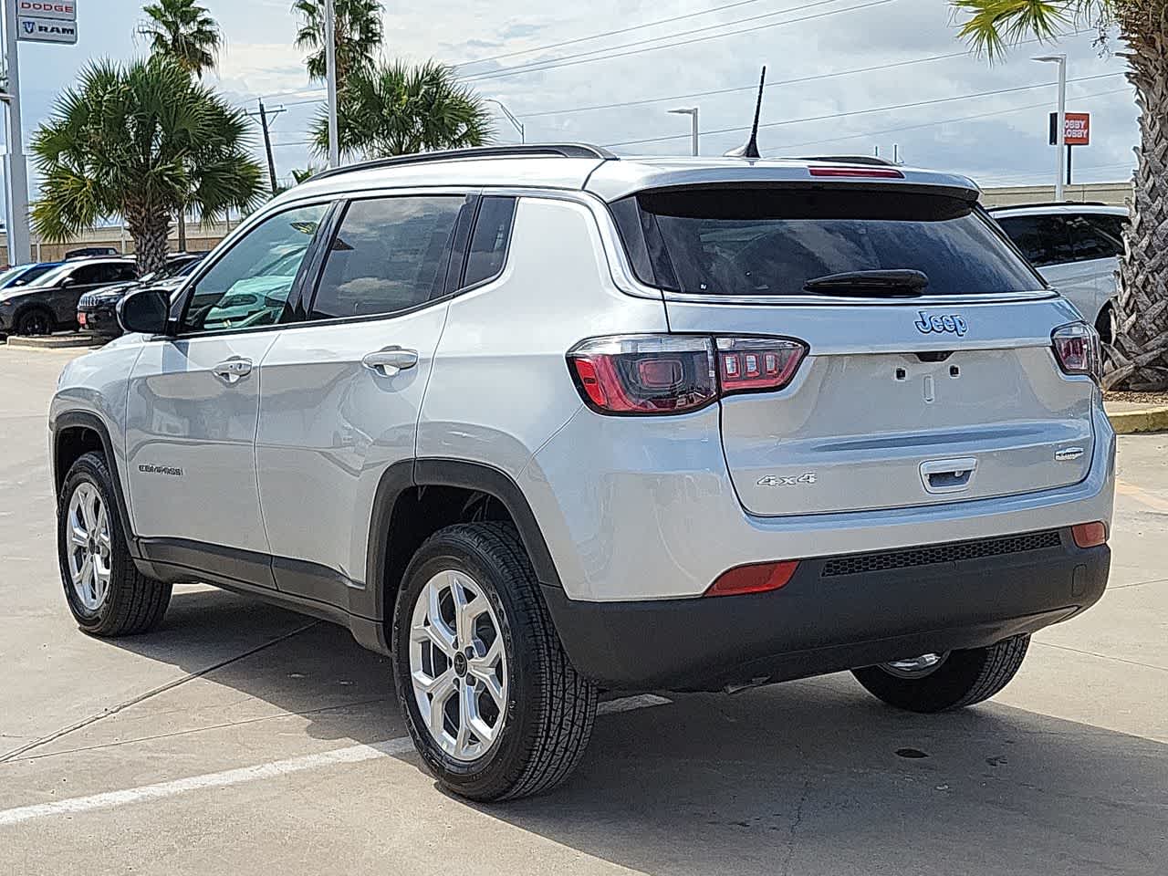 2025 Jeep Compass Latitude 12