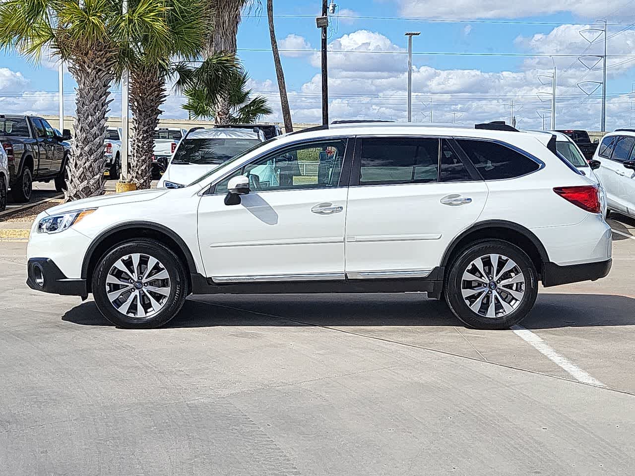 2017 Subaru Outback Touring 11