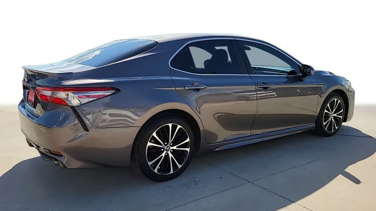 2018 Toyota Camry SE 8