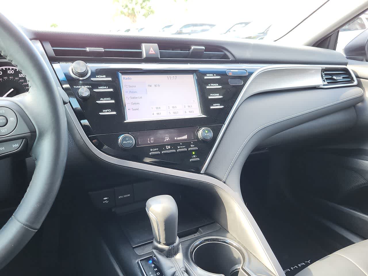 2018 Toyota Camry SE 24