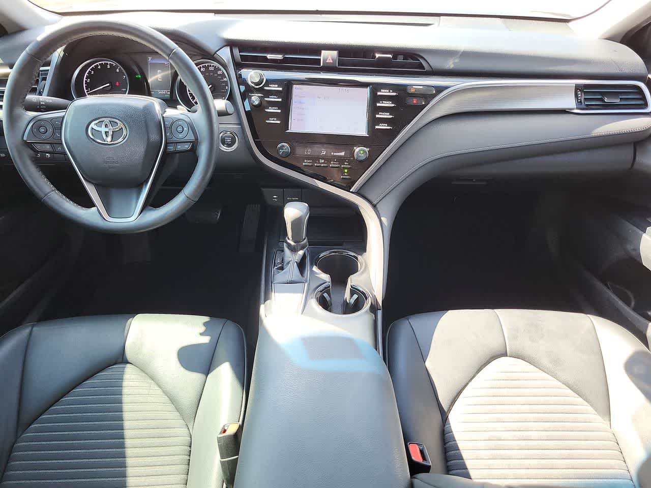 2018 Toyota Camry SE 18