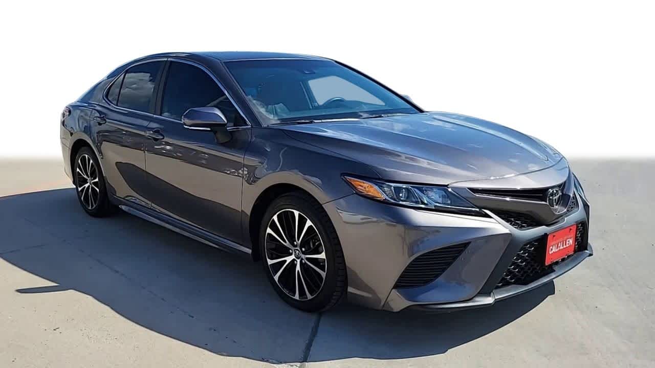 2018 Toyota Camry SE 2