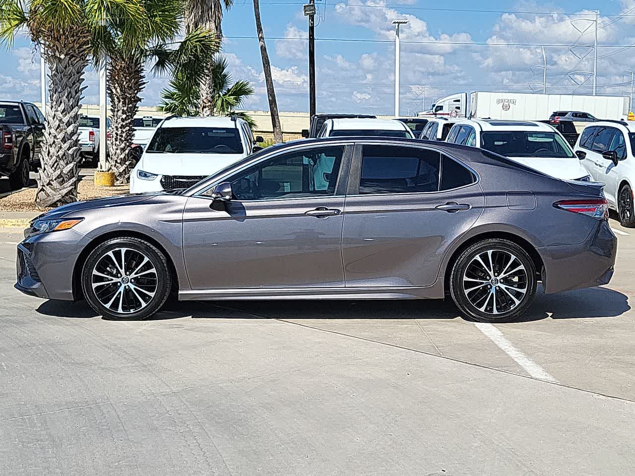 2018 Toyota Camry SE 11