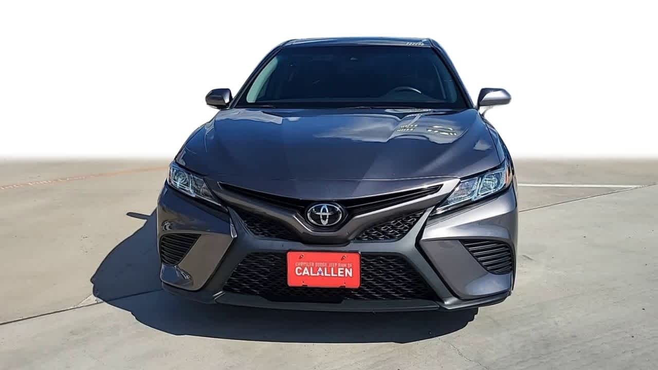 2018 Toyota Camry SE 3