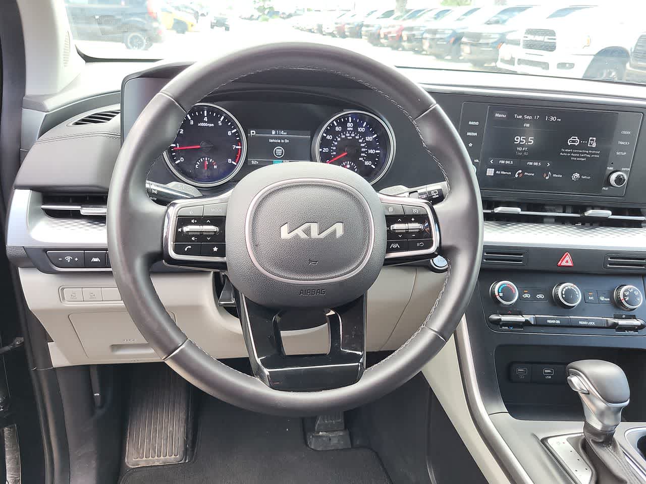 2024 Kia Carnival LX 23