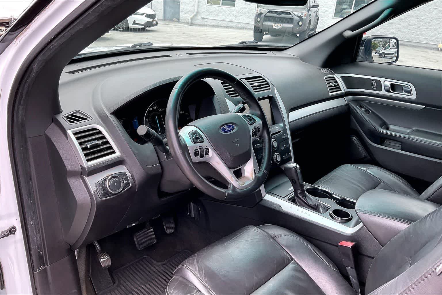 Oxford White 2015 Ford Explorer SUV / Crossover Front-Wheel Drive 6-Speed Automatic