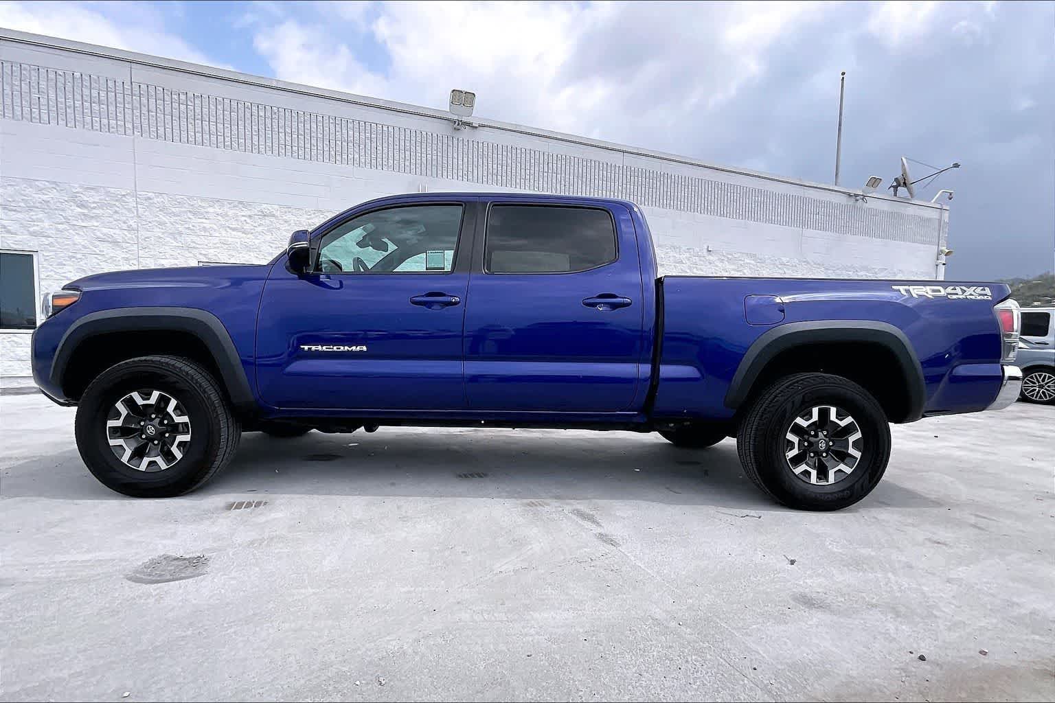 View vehicle photo 3