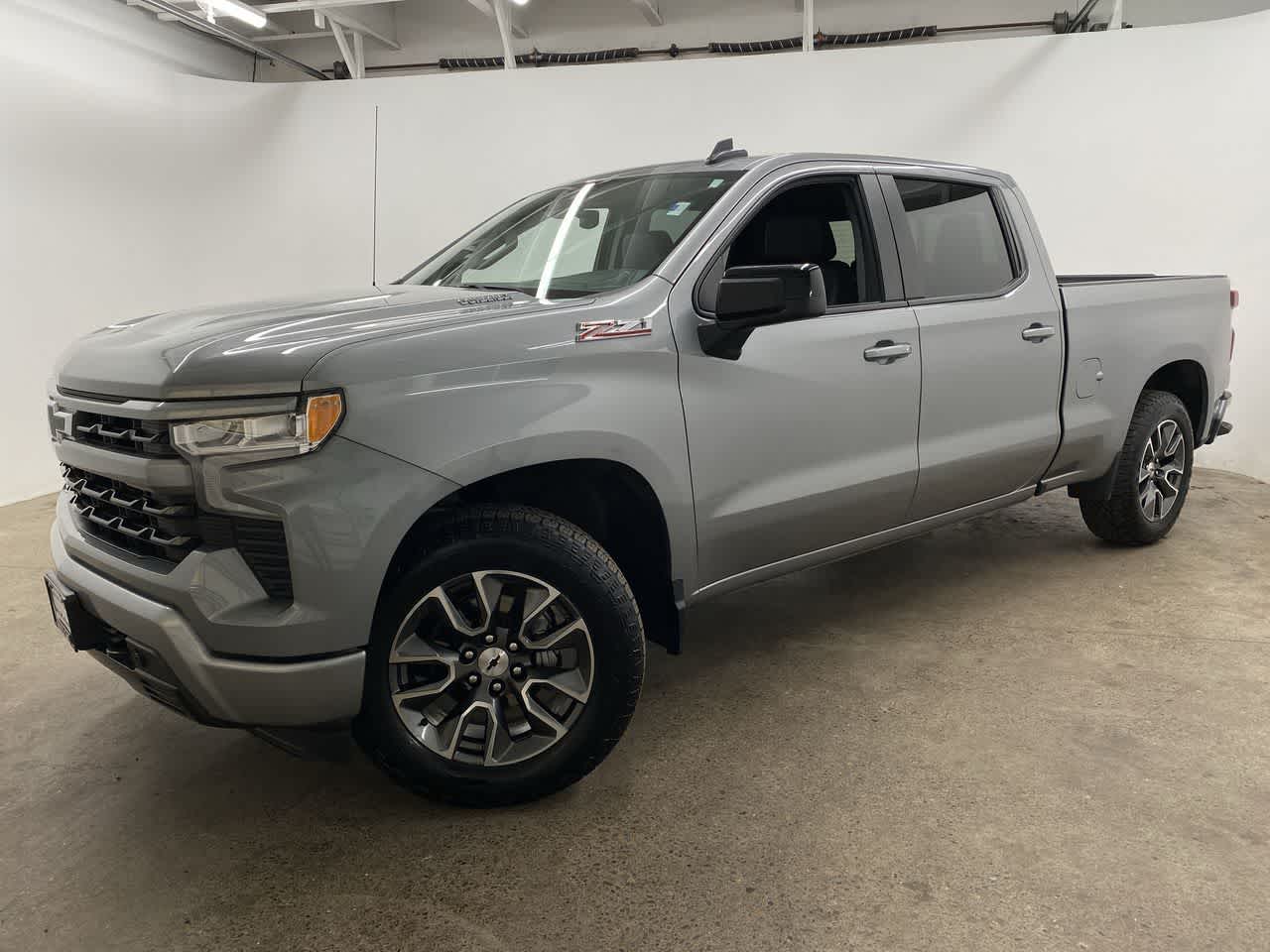 Sterling Gray Metallic 2023 Chevrolet Silverado 1500 RST Crew Cab 4WD Pickup Truck Four-Wheel Drive Automatic