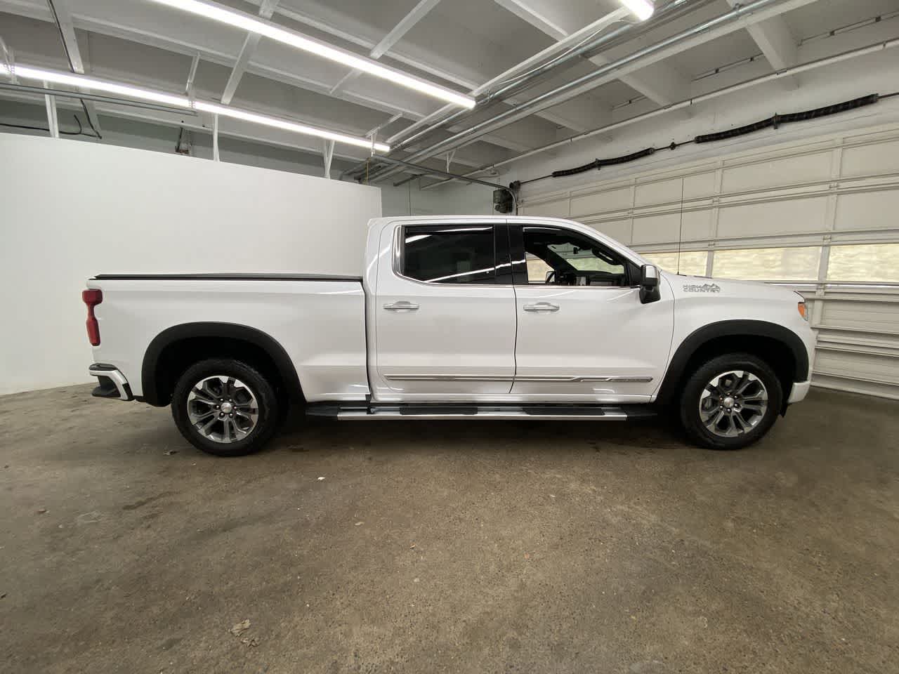 View vehicle photo 7