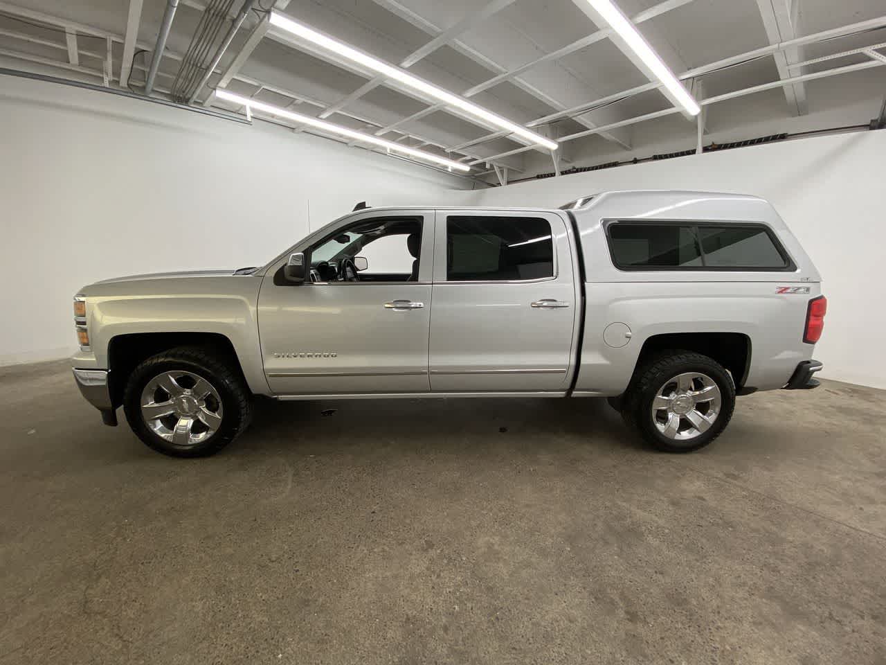 View vehicle photo 3