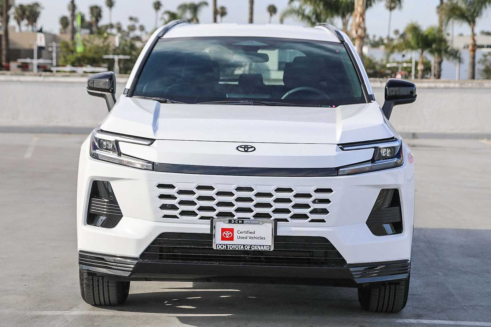 View vehicle photo 3