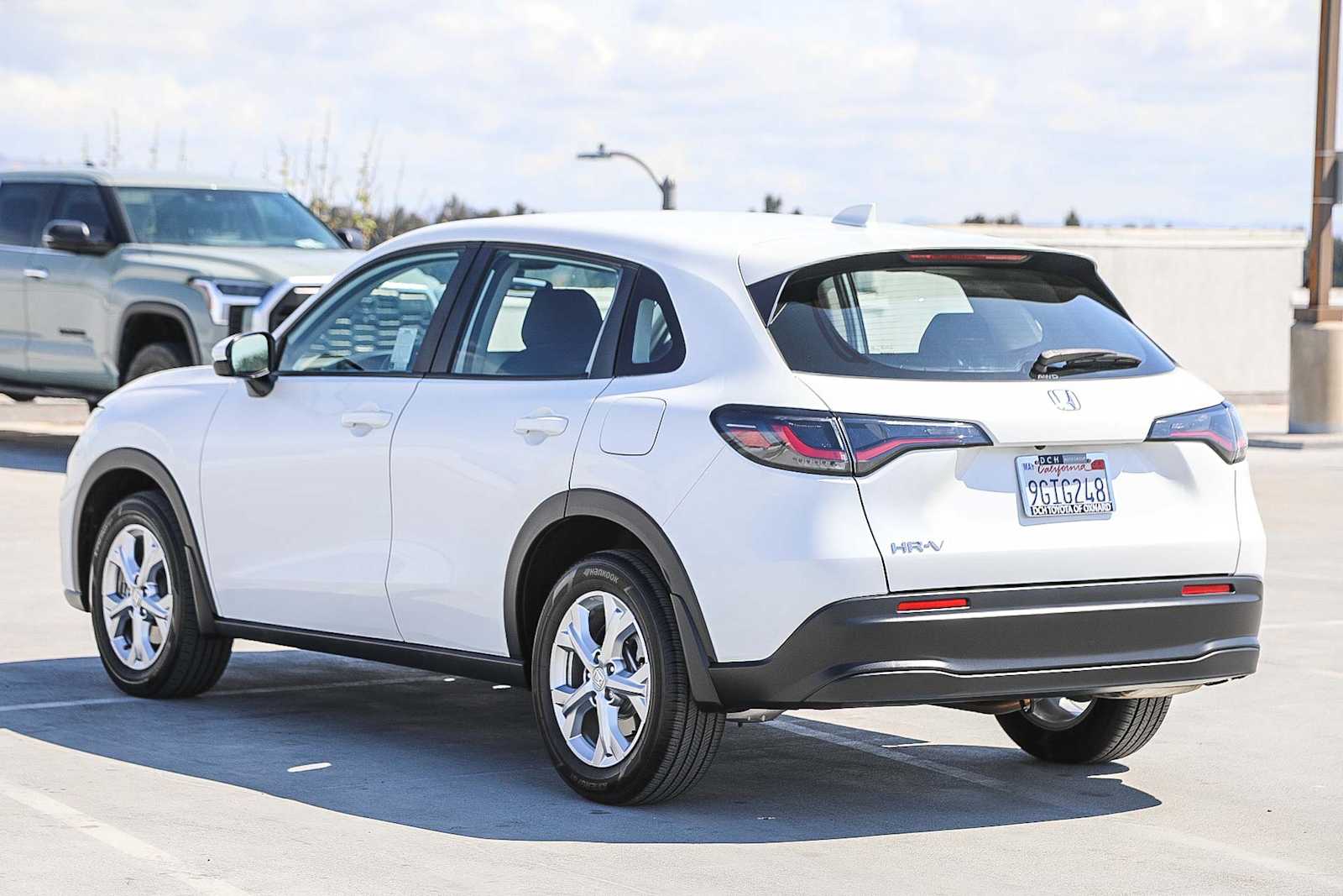 View vehicle photo 7