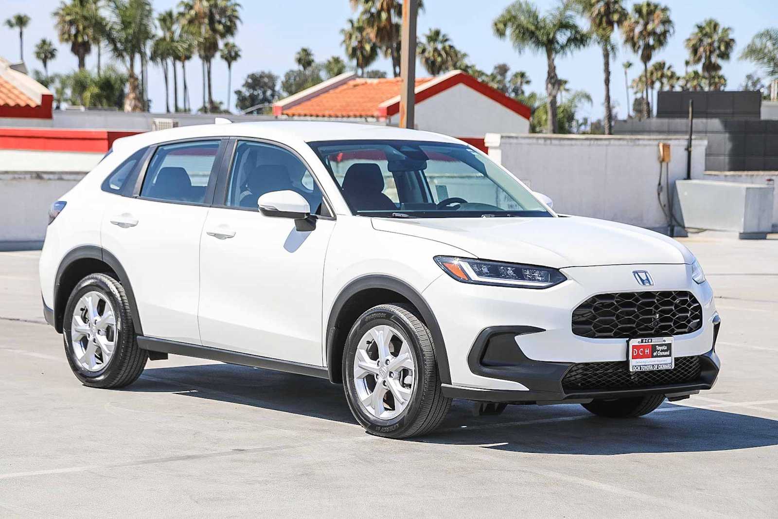 View vehicle photo 4