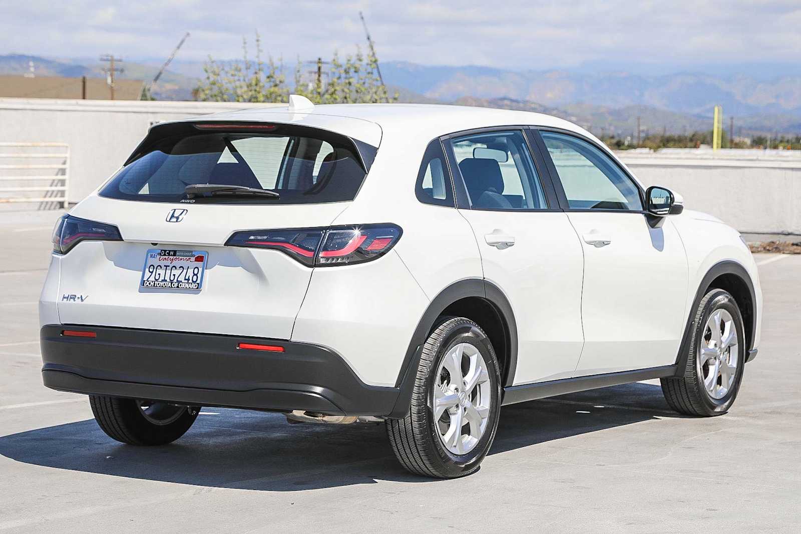 View vehicle photo 5