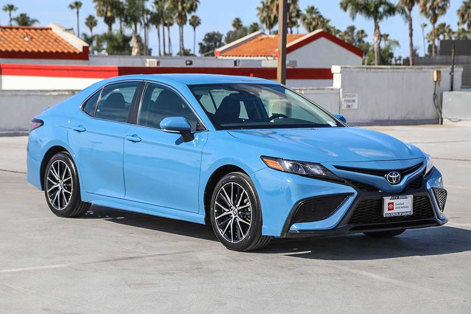 View vehicle photo 5