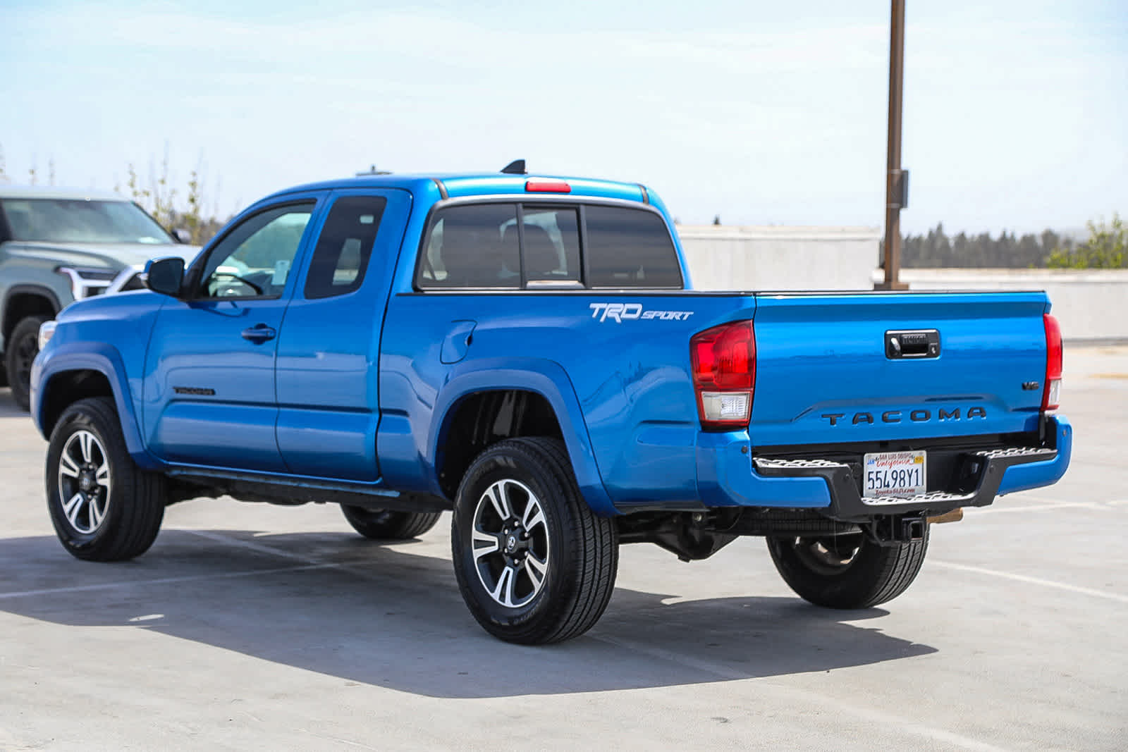 View vehicle photo 7