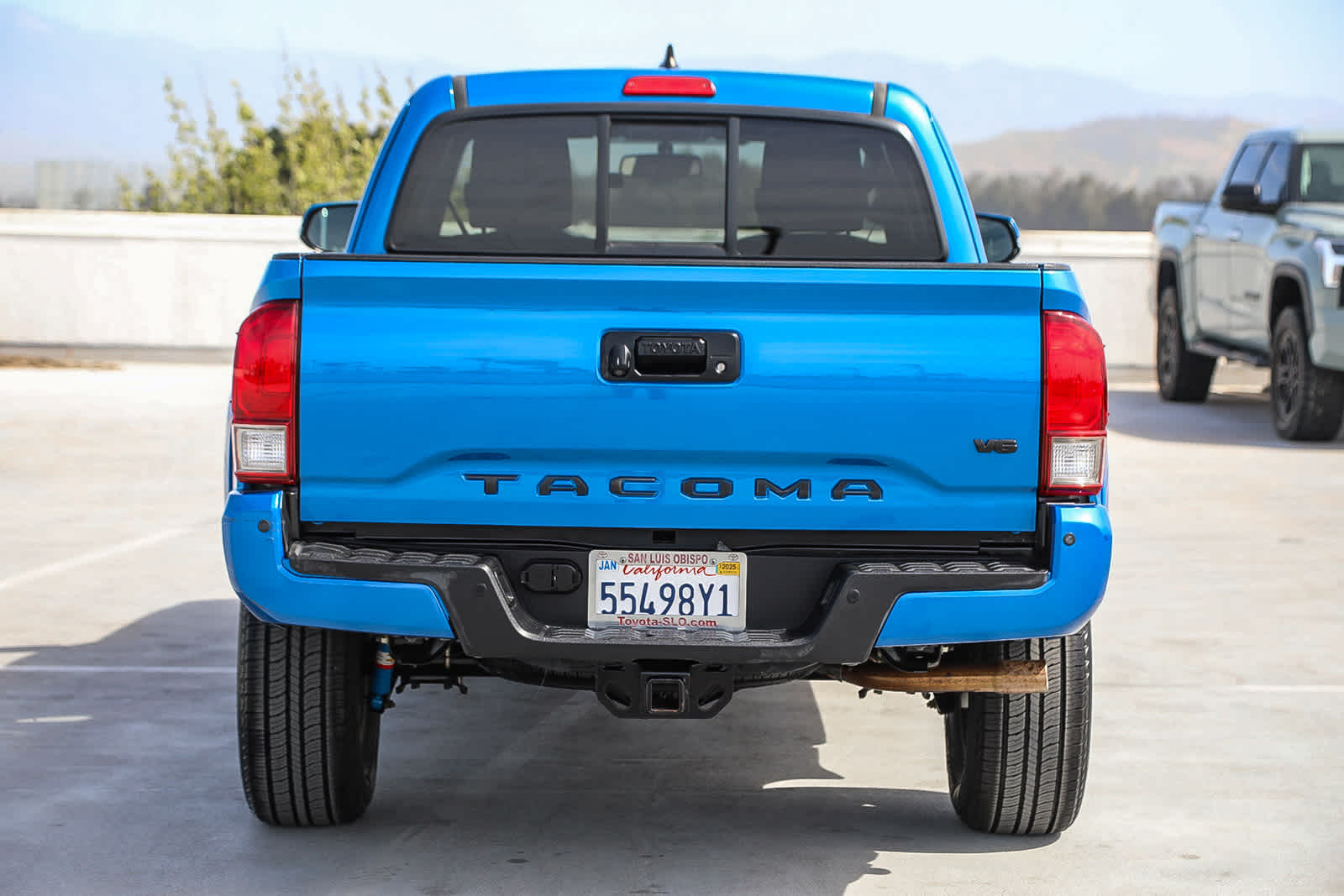 View vehicle photo 6