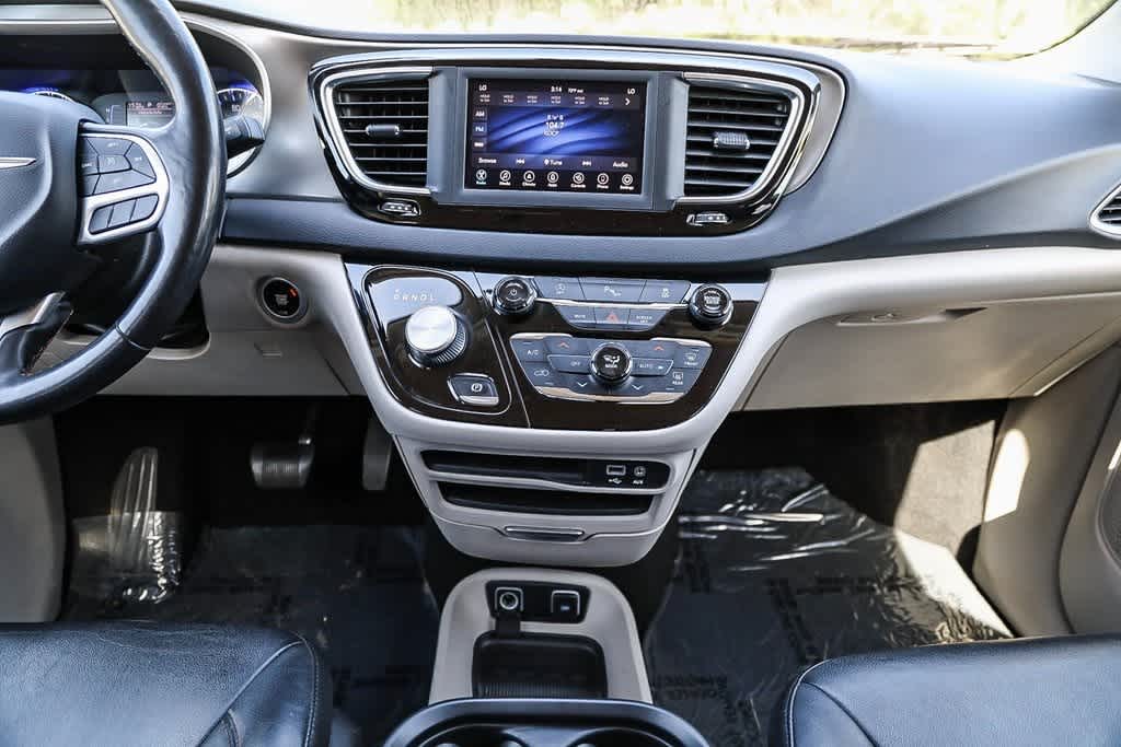 2020 Chrysler Pacifica Touring L 12