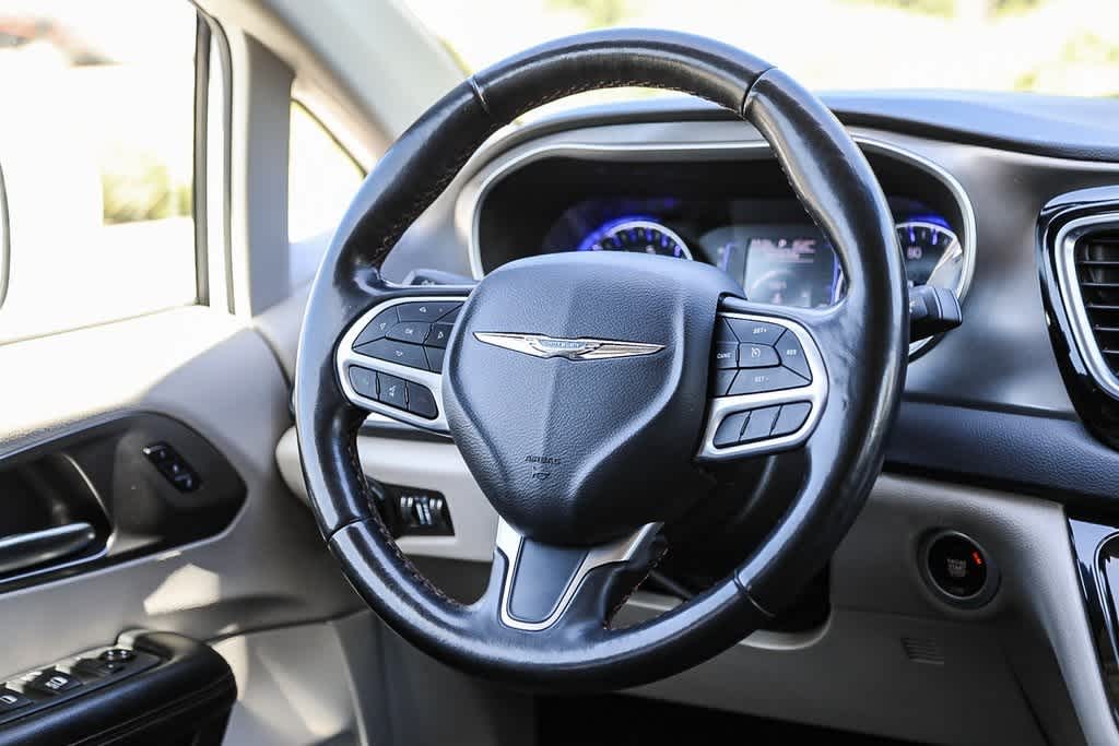 2020 Chrysler Pacifica Touring L 14