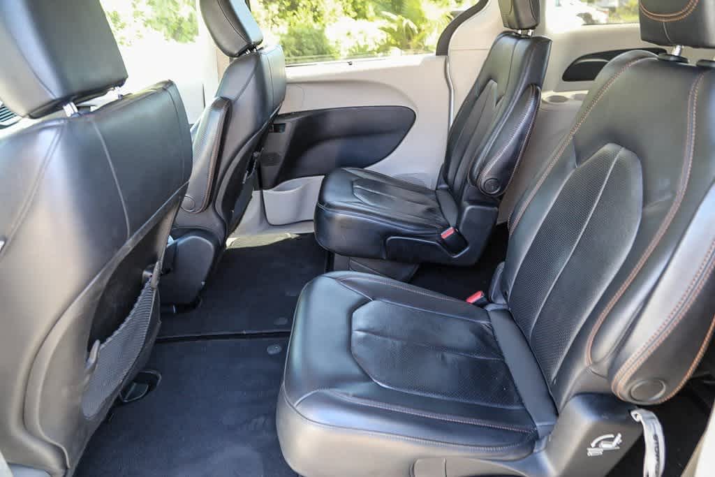 2020 Chrysler Pacifica Touring L 17