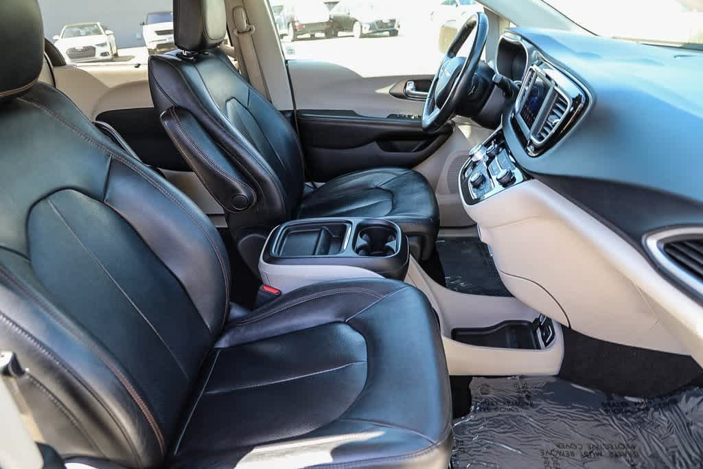 2020 Chrysler Pacifica Touring L 15