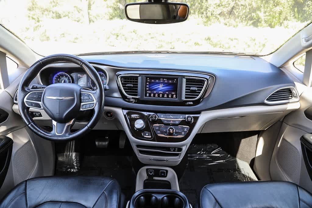 2020 Chrysler Pacifica Touring L 11