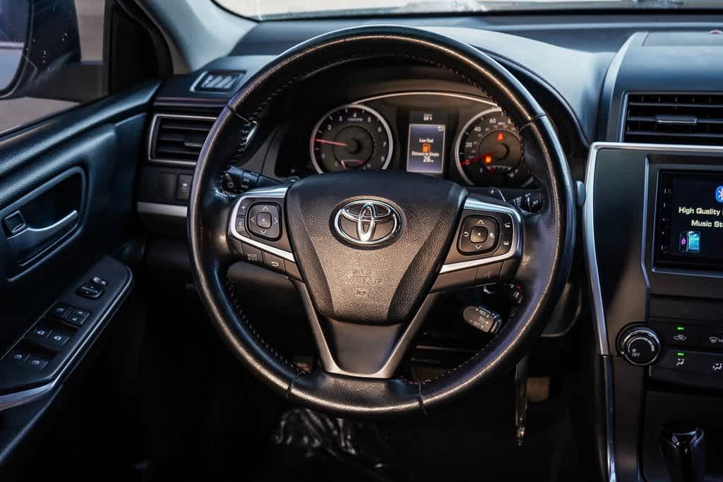 2016 Toyota Camry SE 17