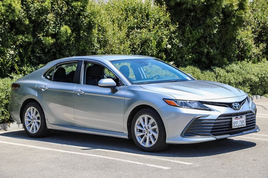 2022 Toyota Camry LE 3