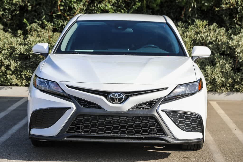 2022 Toyota Camry SE 2