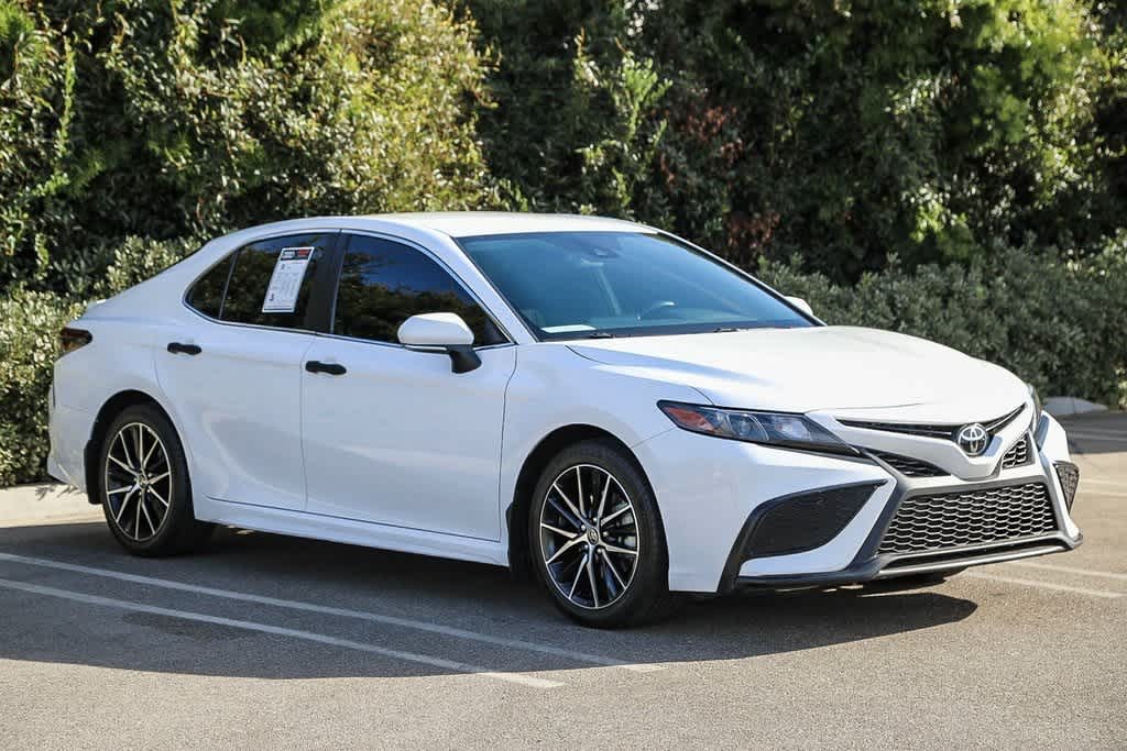 2022 Toyota Camry SE 3