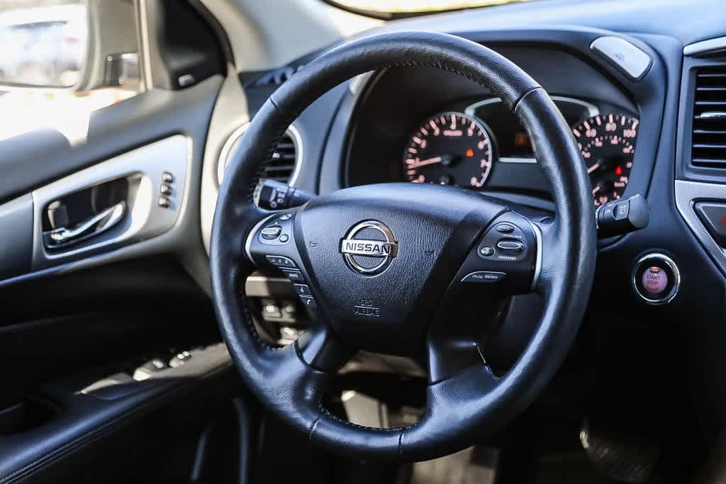 2019 Nissan Pathfinder SL 14