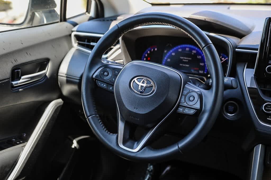 2022 Toyota Corolla Cross XLE 14