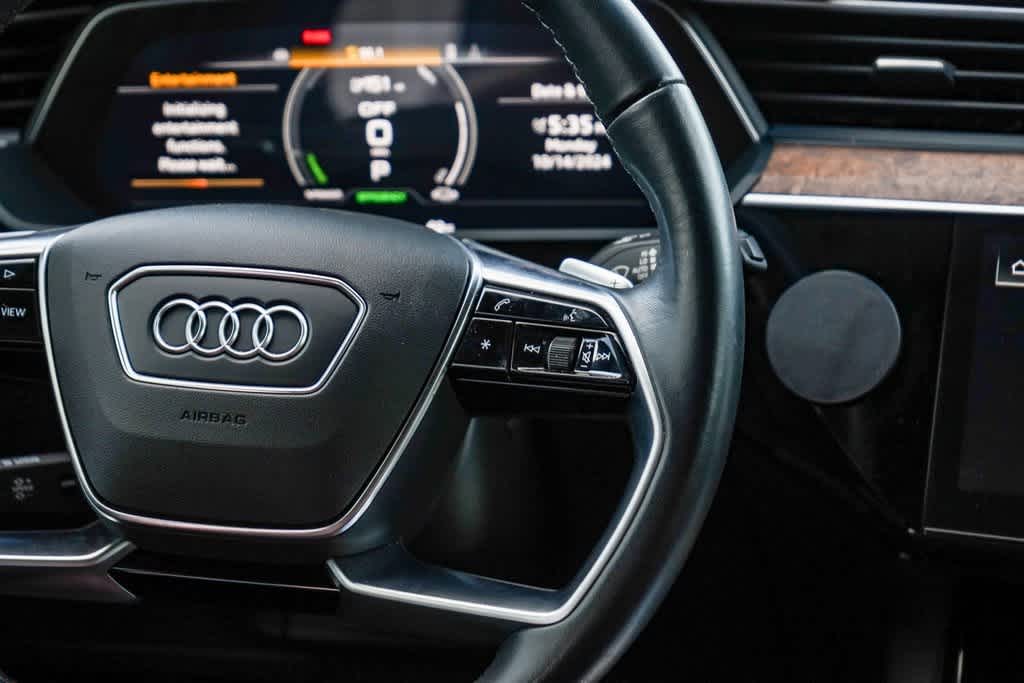 2022 Audi e-tron Premium Plus 12