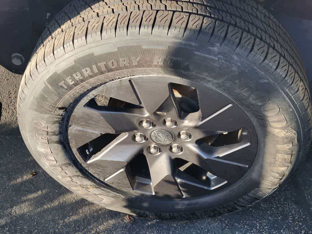 View vehicle photo 7