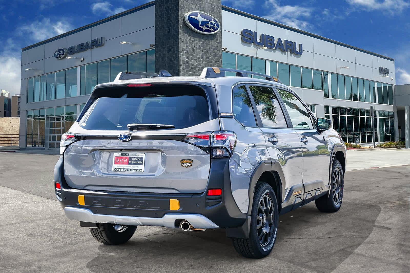 View vehicle photo 4