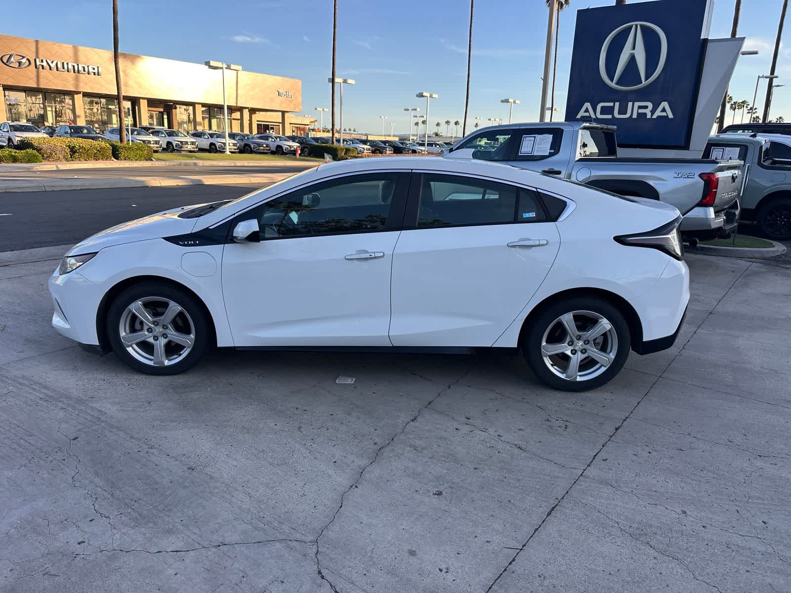Used 2018 Chevrolet Volt LT with VIN 1G1RC6S58JU114583 for sale in Tustin, CA