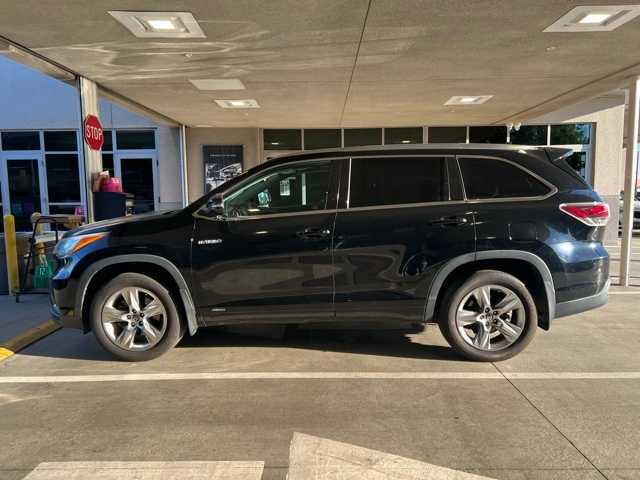 Used 2016 Toyota Highlander Limited Platinum with VIN 5TDDCRFH5GS018592 for sale in Tustin, CA